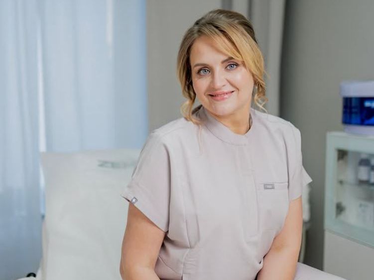 Bild på Liudmyla Shrol i sin skönhetssalong